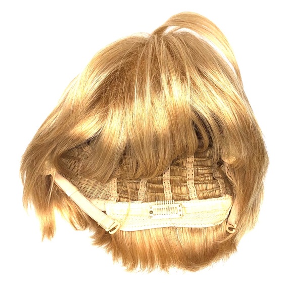 BLONDE SHORT LAYERED WIG - Picture 9 of 11